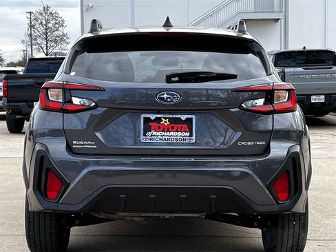 Used 2024 Subaru Crosstrek 2.0i Premium image 5