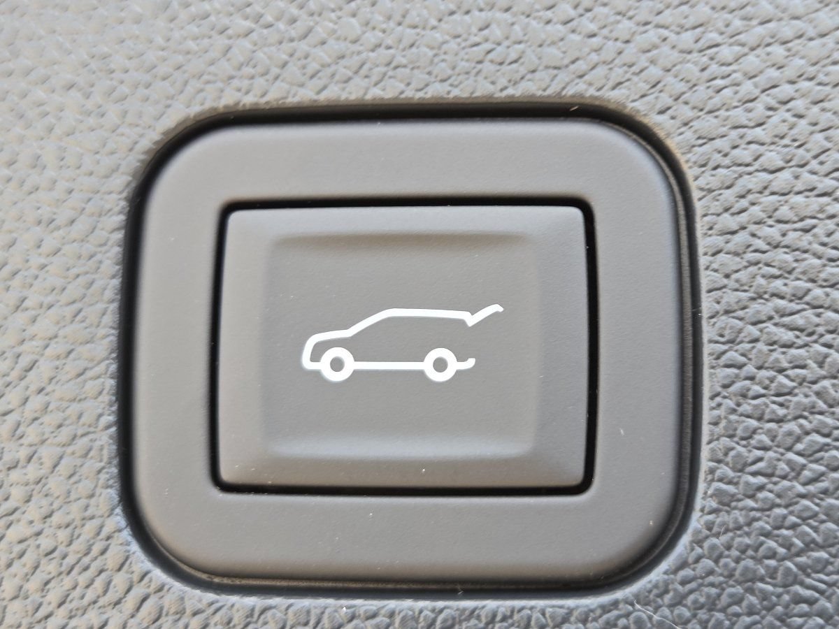 New 2027 Chevrolet Equinox LT w/ Convenience Package II FWD image 24