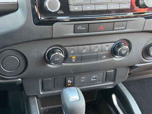 Used 2023 Nissan Frontier SV w/ Technology Package image 27