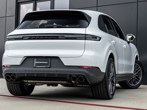 Certified 2025 Porsche Cayenne image 11