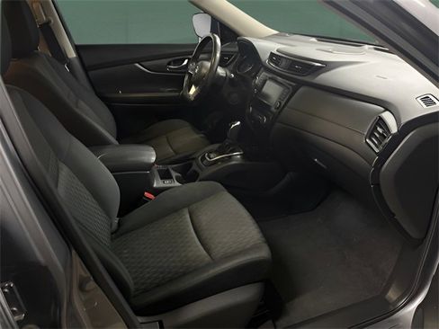 Used 2019 Nissan Rogue SV w/ Sun & Sound Touring Package image 15