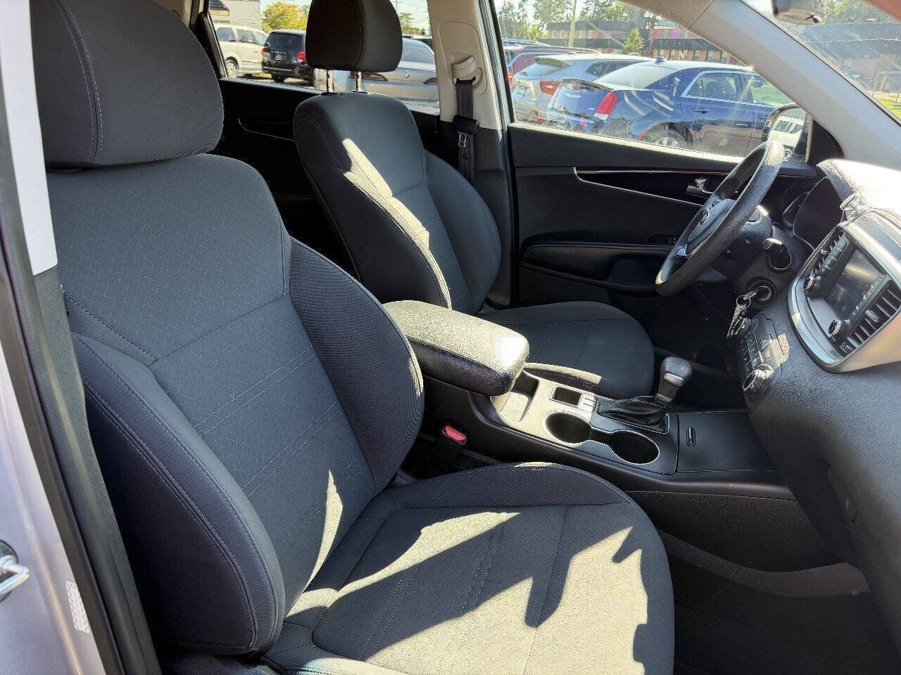 Used 2019 Kia Sorento L FWD image 8