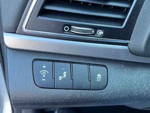 Used 2018 Hyundai Elantra Value Edition image 14