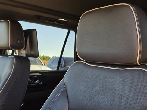 Used 2021 GMC Yukon SLT w/ SLT Premium Package image 22