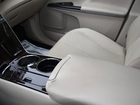 Used 2011 Toyota Venza AWD w/ Convenience Pkg image 37