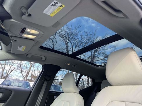 Used 2023 Volvo XC40 B5 Ultimate w/ Climate Package image 16