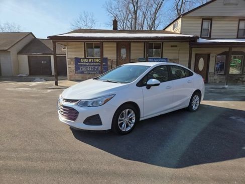 Used 2019 Chevrolet Cruze LS w/ LS Convenience Package FWD image 2