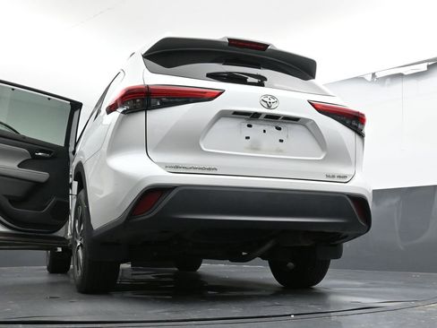 Used 2022 Toyota Highlander XLE image 39