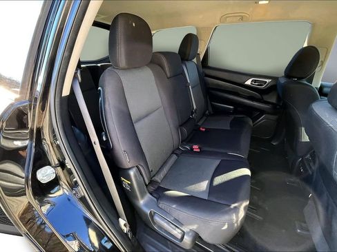 Used 2020 Nissan Pathfinder S image 24