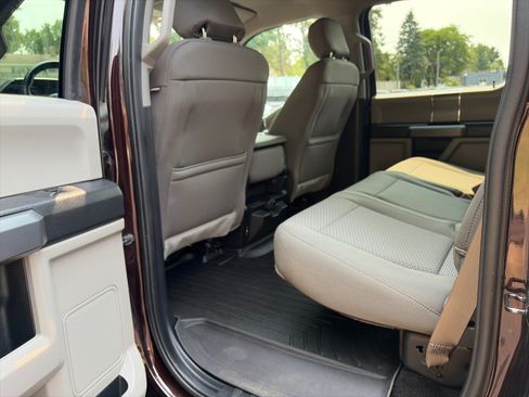Used 2018 Ford F150 XLT w/ Equipment Group 302A Luxury AWD/4WD image 10
