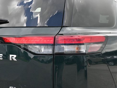 Used 2025 Nissan Pathfinder SL FWD image 19