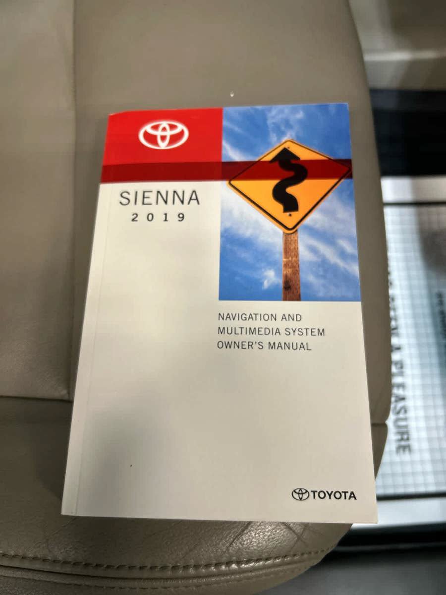 Used 2019 Toyota Sienna XLE FWD image 29