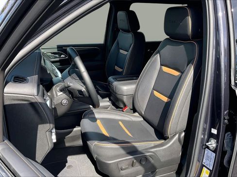 Used 2024 GMC Yukon XL AT4 w/ Technology Package image 7