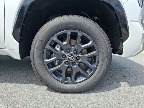 New 2026 Toyota Tundra Platinum AWD/4WD image 4