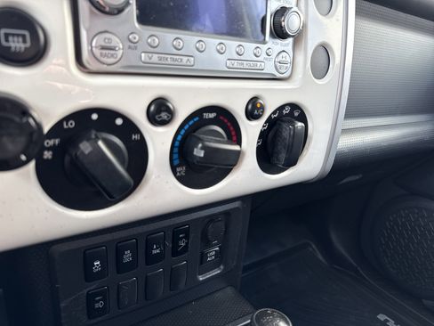 Used 2012 Toyota FJ Cruiser 4WD w/ Convenience Pkg image 33