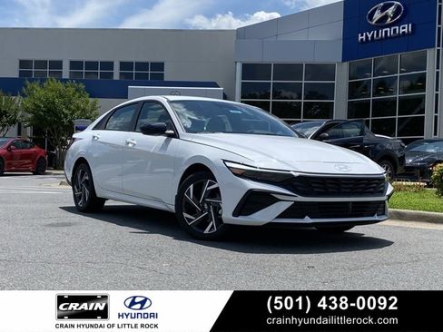 New 2025 Hyundai Elantra SEL image 1