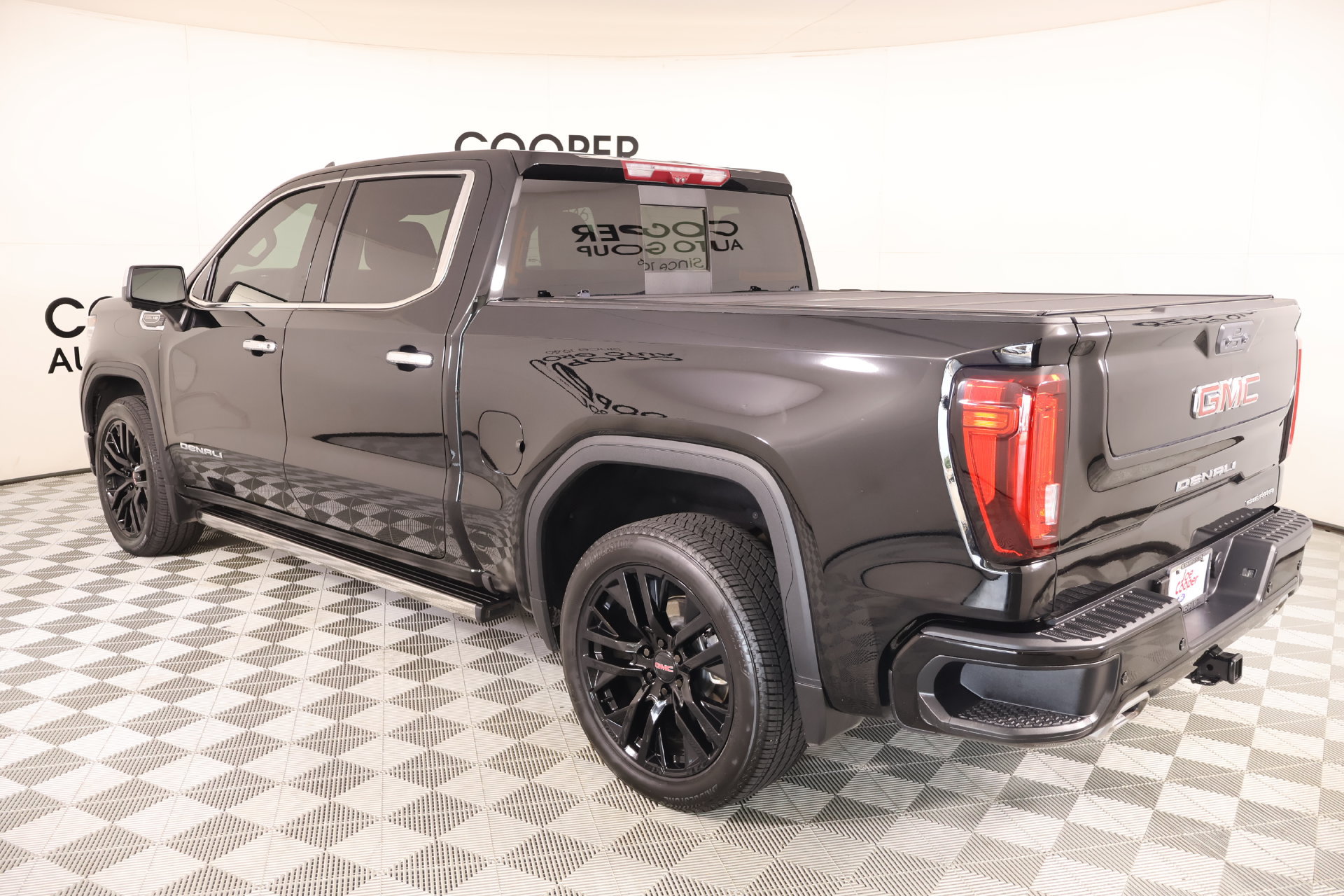 Used 2025 GMC Sierra 1500 Denali w/ Technology Package AWD/4WD image 25