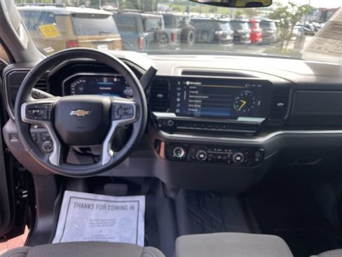 Used 2022 Chevrolet Silverado 1500 LT AWD/4WD image 18