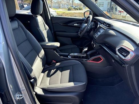Used 2023 Chevrolet TrailBlazer RS image 28