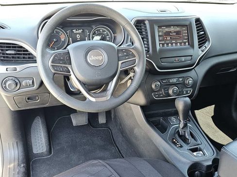 Used 2021 Jeep Cherokee Latitude FWD image 37