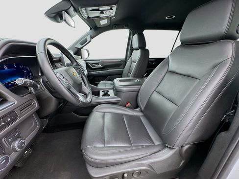 Used 2023 Chevrolet Suburban LT RWD image 13