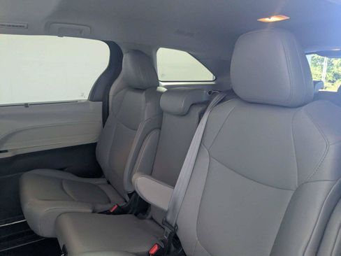 Certified 2024 Toyota Sienna XLE FWD image 35