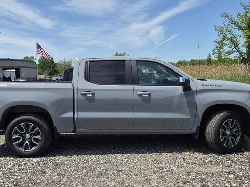 Used 2024 Chevrolet Silverado 1500 LT AWD/4WD image 3