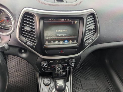 Used 2018 Jeep Cherokee Trailhawk w/ Comfort & Convenience Group image 13