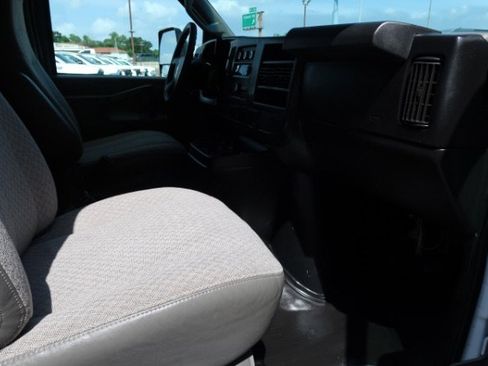 Used 2017 Chevrolet Express 3500 RWD image 11