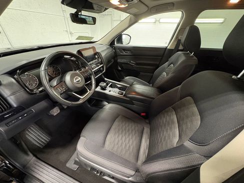 Used 2024 Nissan Pathfinder SV image 17