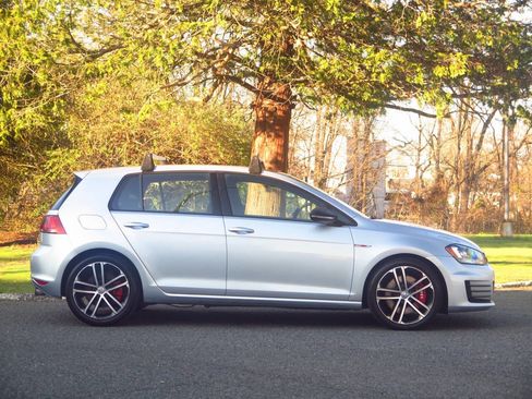 Used 2017 Volkswagen GTI Sport image 5