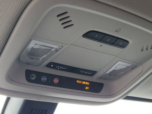 Used 2018 Chevrolet Traverse LT image 21