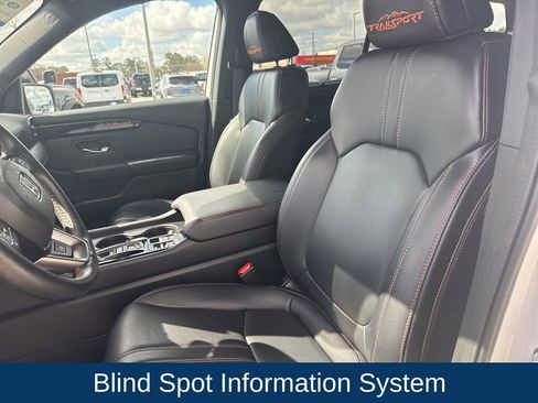 Used 2023 Honda Pilot TrailSport image 10