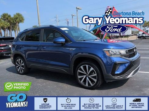 Used 2024 Volkswagen Taos SE w/ Panoramic Sunroof Package FWD image 1