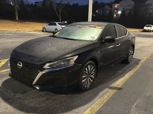 Used 2023 Nissan Altima 2.5 SV image 1