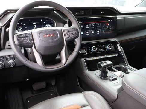 Used 2024 GMC Sierra 1500 AT4 w/ Technology Package AWD/4WD image 5