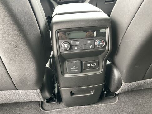 Used 2023 GMC Acadia SLT w/ Technology Package FWD image 21