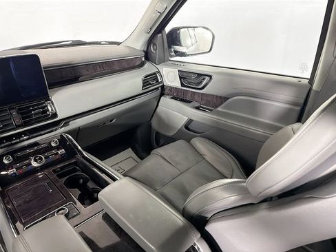 Used 2018 Lincoln Navigator Reserve w/ Technology Package image 23