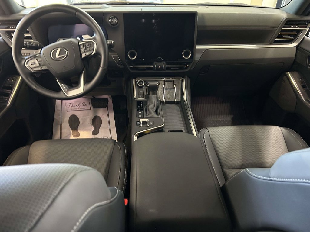 Used 2026 Lexus GX 550 w/ Accessory Package (2T) AWD/4WD image 11