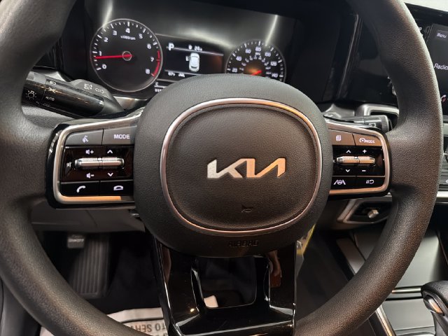 Certified 2023 Kia Sorento LX AWD/4WD image 16
