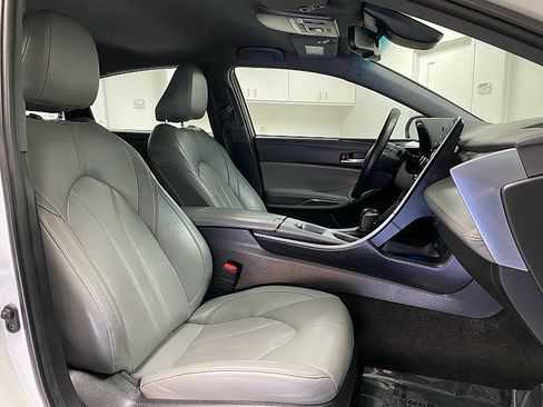 Used 2021 Toyota Avalon XLE image 21