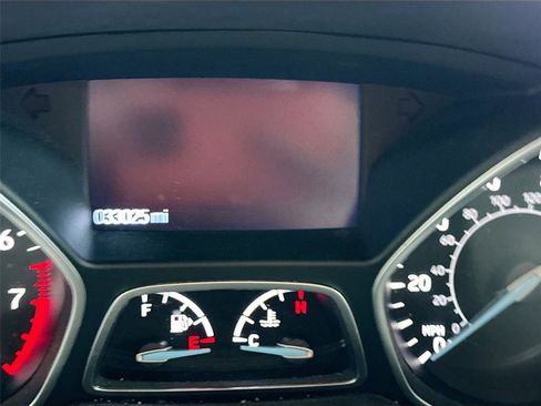 Used 2017 Ford Escape SE w/ SE Cold Weather Package image 3