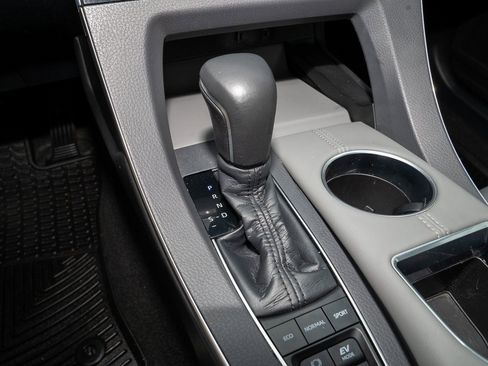 Certified 2021 Toyota Avalon XLE w/ Moonroof Package image 17