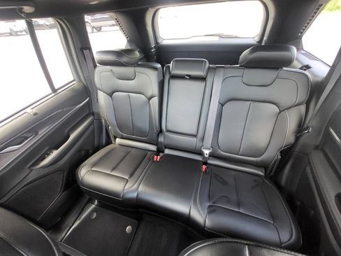 Used 2025 Jeep Grand Cherokee Limited w/ Luxury Tech Group II AWD/4WD image 13