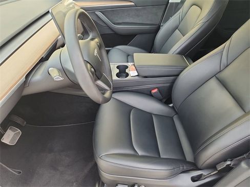 Used 2023 Tesla Model Y Long Range image 19