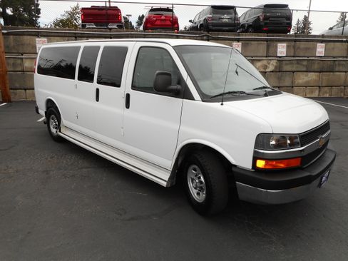 Used 2016 Chevrolet Express 3500 LT w/ LT Preferred Equipment Group image 5
