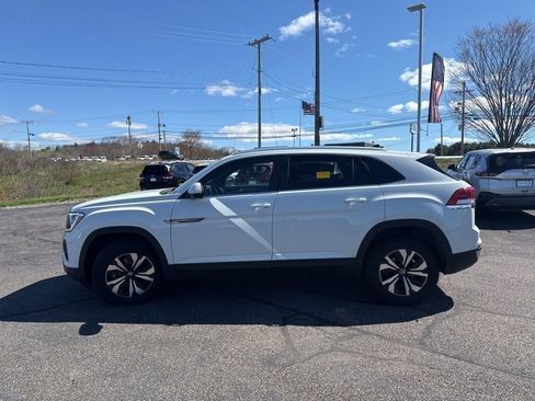 Used 2024 Volkswagen Atlas Cross Sport SE AWD/4WD image 6