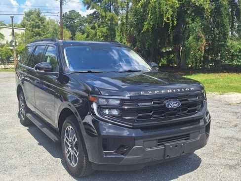 Used 2025 Ford Expedition Active AWD/4WD image 16