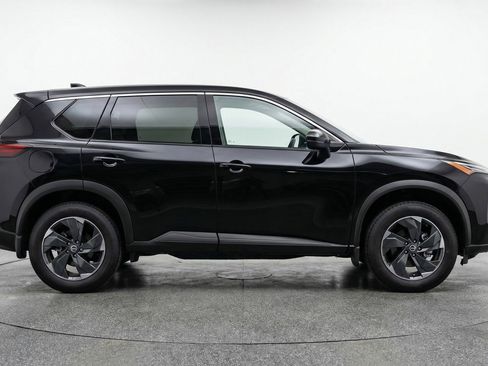 Used 2025 Nissan Rogue SV image 11