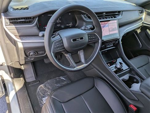 New 2025 Jeep Grand Cherokee Limited w/ Luxury Tech Group II image 10